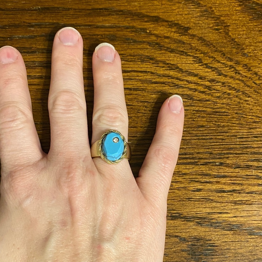 Stella & Dot Gold Statement Ring Size 7 Blue Stone Rhinestone Textured Border - Picture 4 of 9